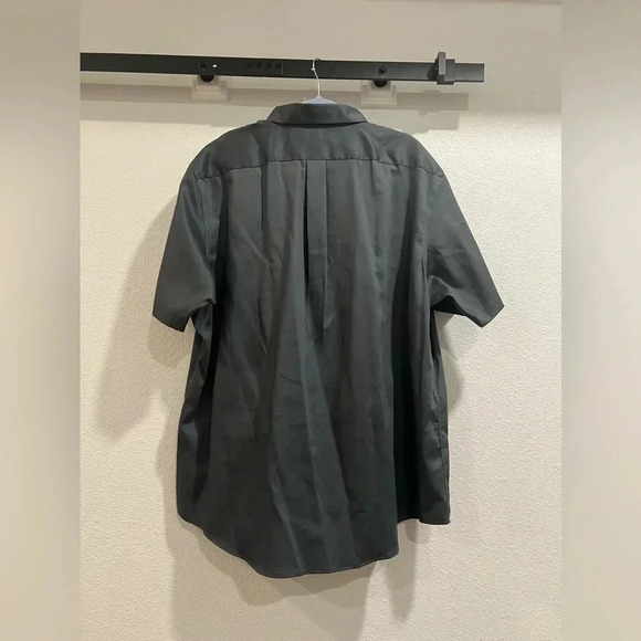 Lands’ End XXL, NWOT dress/casual shirt. Dark gray (soapstone), short sleeves. - Picture 8 of 9
